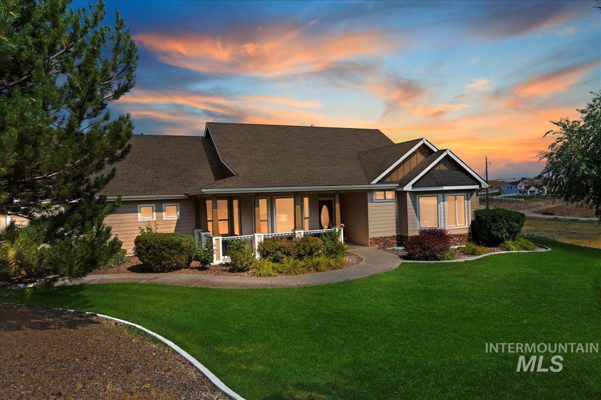 24528 Star Crest Ct, Middleton, Idaho 83644, 3 Bedrooms, 2.5 Bathrooms, Residential For Sale, Price $885,000,MLS 98921942