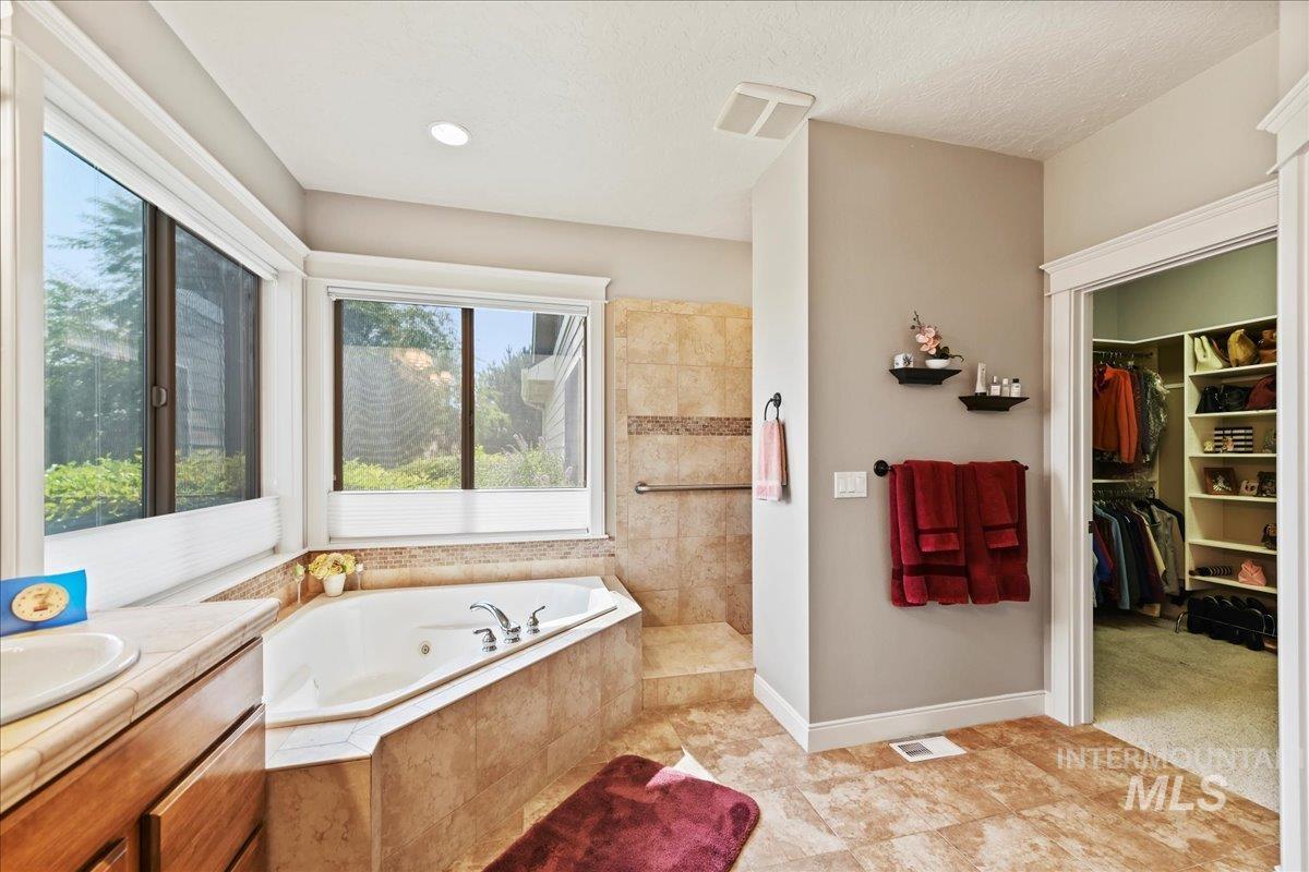24528 Star Crest Ct, Middleton, Idaho 83644, 3 Bedrooms, 2.5 Bathrooms, Residential For Sale, Price $885,000,MLS 98921942