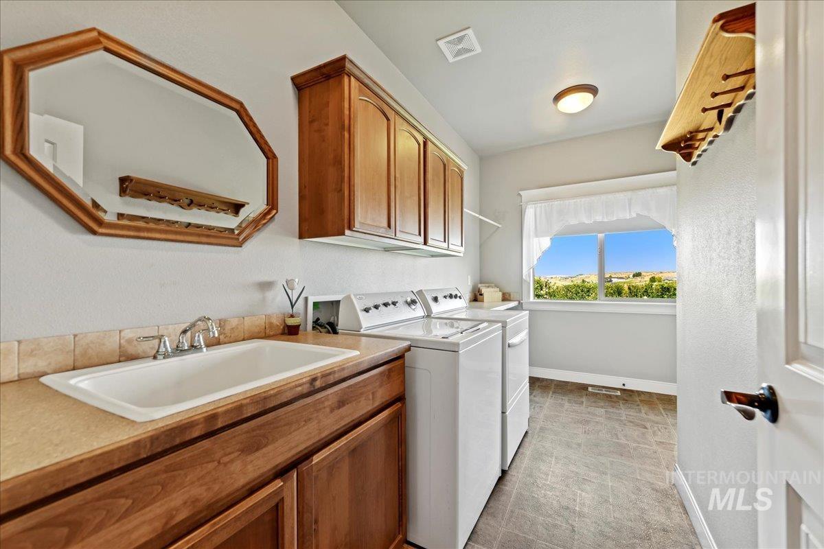24528 Star Crest Ct, Middleton, Idaho 83644, 3 Bedrooms, 2.5 Bathrooms, Residential For Sale, Price $885,000,MLS 98921942