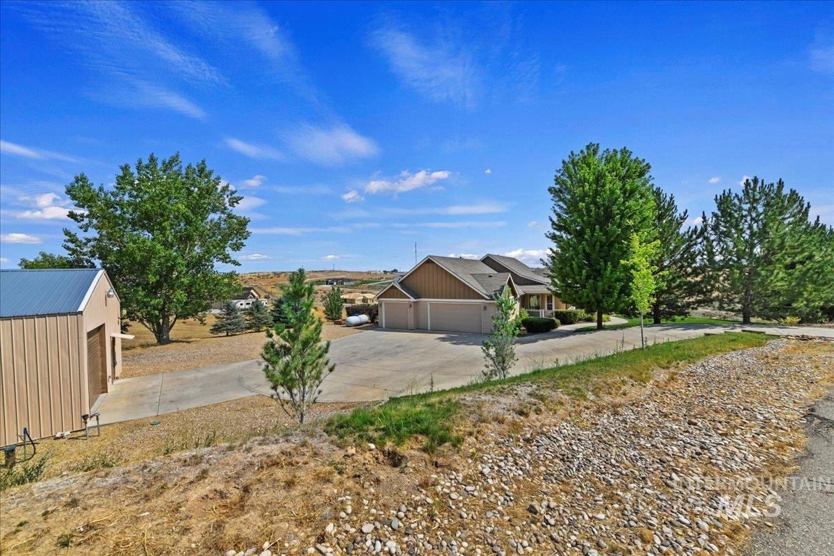 24528 Star Crest Ct, Middleton, Idaho 83644, 3 Bedrooms, 2.5 Bathrooms, Residential For Sale, Price $885,000,MLS 98921942