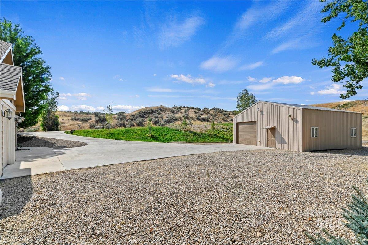 24528 Star Crest Ct, Middleton, Idaho 83644, 3 Bedrooms, 2.5 Bathrooms, Residential For Sale, Price $885,000,MLS 98921942