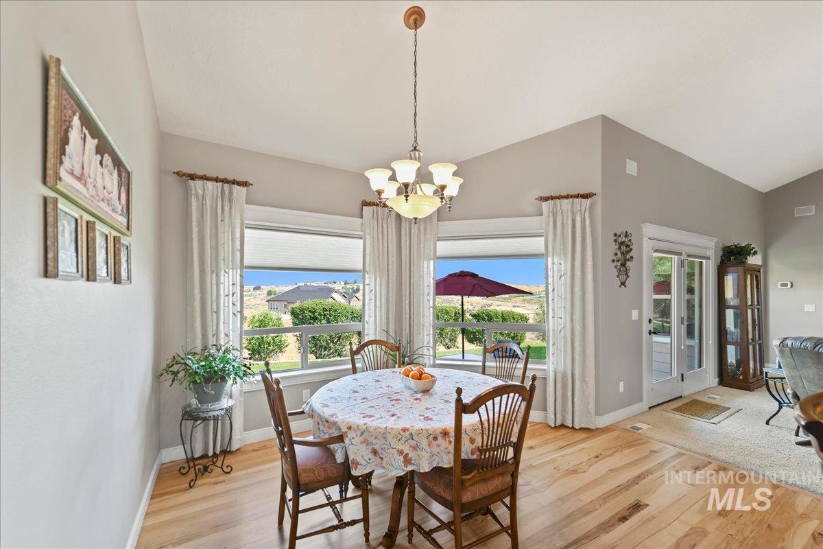 24528 Star Crest Ct, Middleton, Idaho 83644, 3 Bedrooms, 2.5 Bathrooms, Residential For Sale, Price $885,000,MLS 98921942
