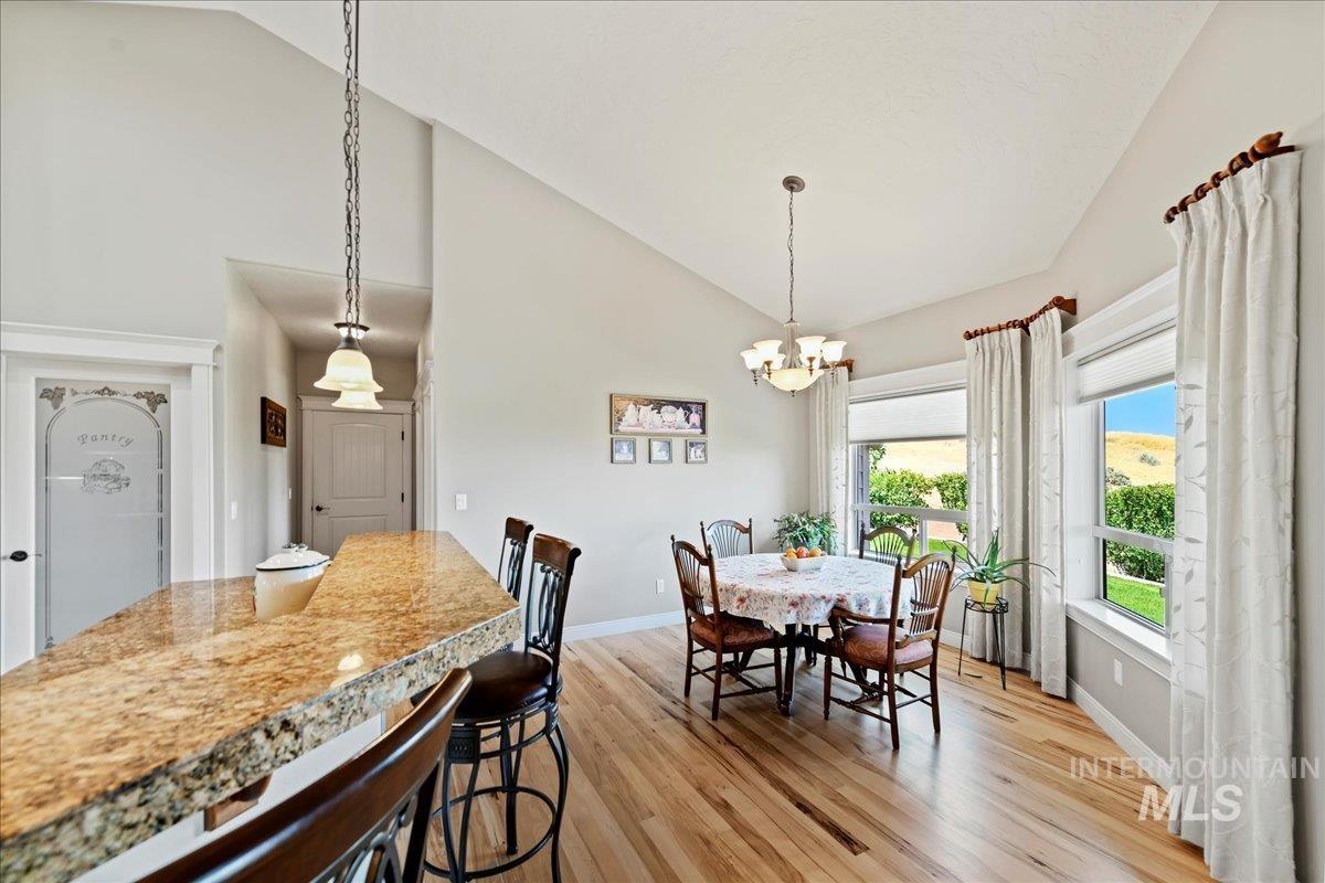 24528 Star Crest Ct, Middleton, Idaho 83644, 3 Bedrooms, 2.5 Bathrooms, Residential For Sale, Price $885,000,MLS 98921942