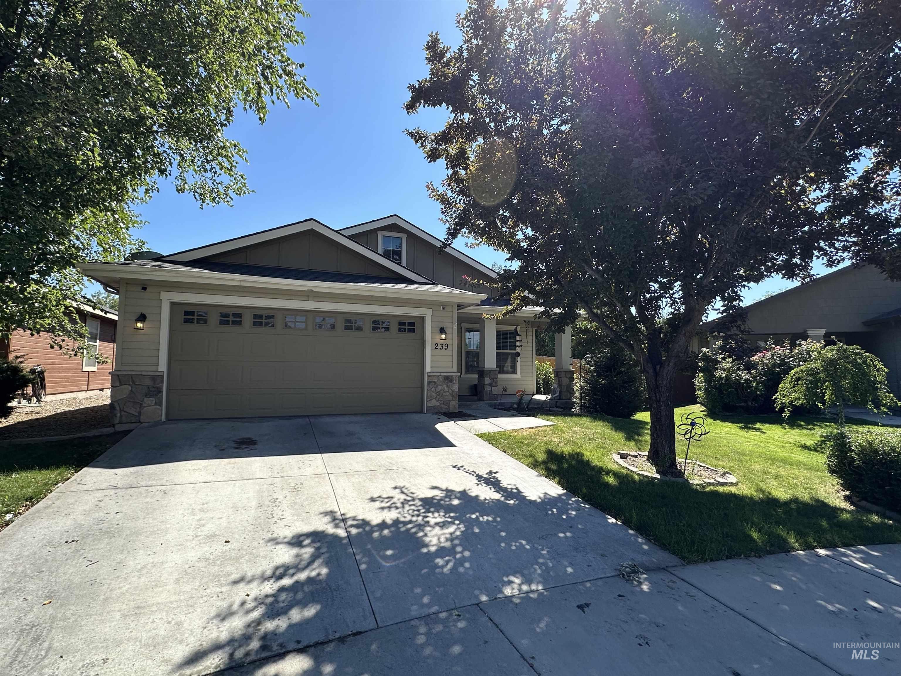 239 E Indian Rocks Ct, Meridian, Idaho 83646, 3 Bedrooms, 2 Bathrooms, Residential For Sale, Price $405,000,MLS 98922024