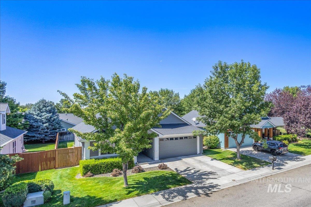 625 S Woodhaven Ave., Meridian, Idaho 83642, 3 Bedrooms, 2 Bathrooms, Residential For Sale, Price $449,500,MLS 98922042