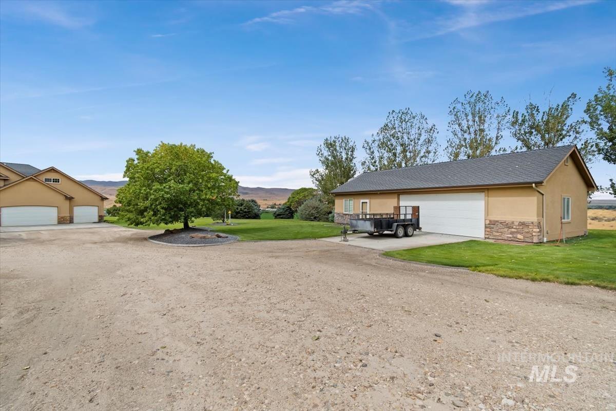 16075 Roscoe Ln, Caldwell, Idaho 83607, 4 Bedrooms, 3.5 Bathrooms, Residential For Sale, Price $1,200,000,MLS 98922105