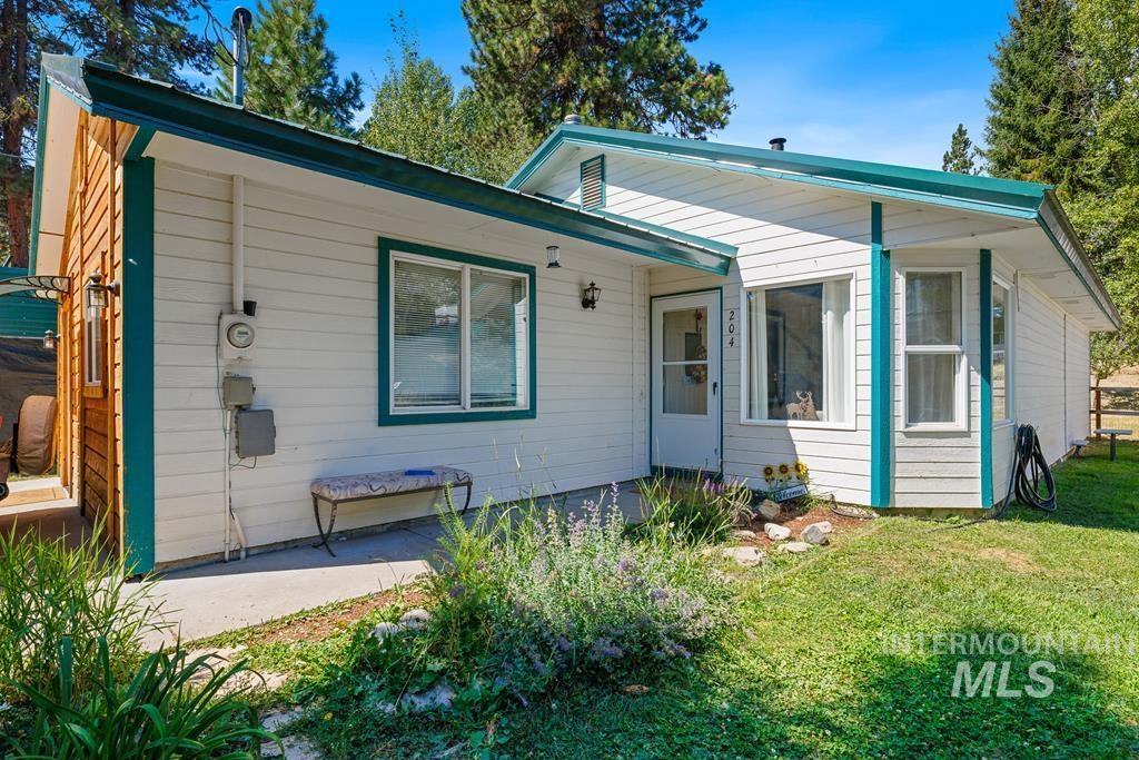 204 W Kerby St., Cascade, Idaho 83611, 3 Bedrooms, 2 Bathrooms, Residential For Sale, Price $489,000,MLS 98922126