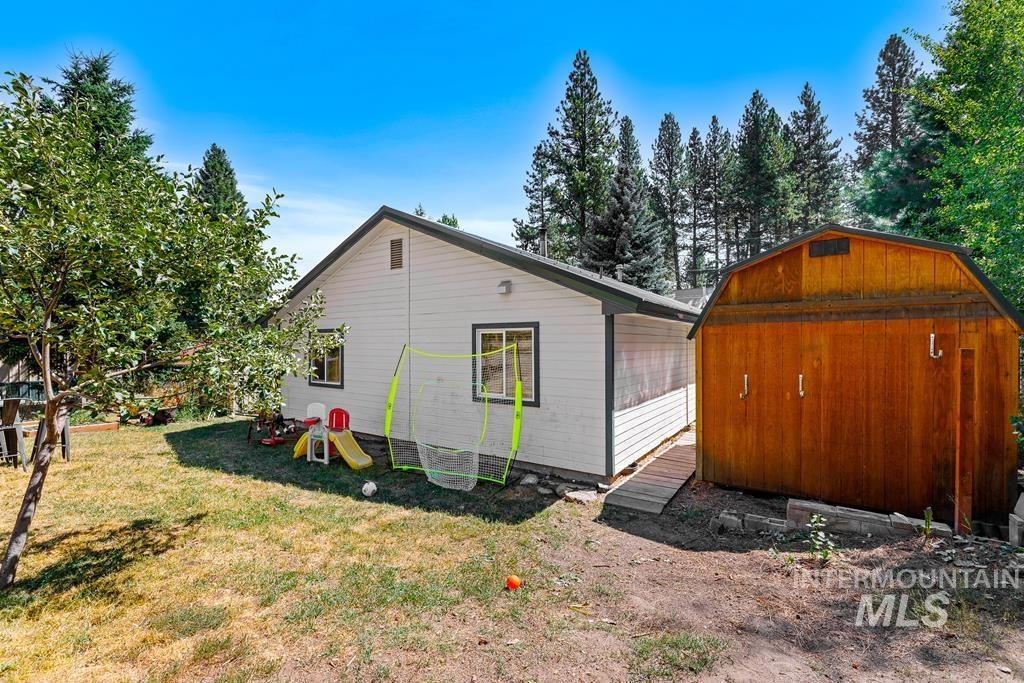 204 W Kerby St., Cascade, Idaho 83611, 3 Bedrooms, 2 Bathrooms, Residential For Sale, Price $489,000,MLS 98922126