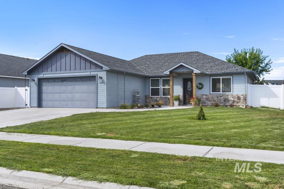 203 E LEON, New Plymouth, Idaho 83655, 3 Bedrooms, 2 Bathrooms, Residential For Sale, Price $359,900,MLS 98922323