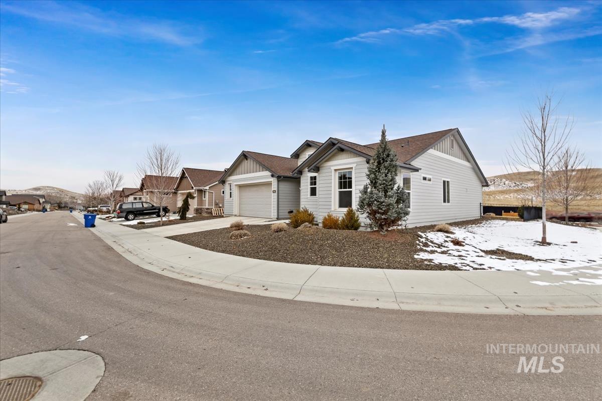 19421 N Glenisla Avenue, Boise, Idaho 83714, 3 Bedrooms, 2 Bathrooms, Residential For Sale, Price $539,900,MLS 98922592