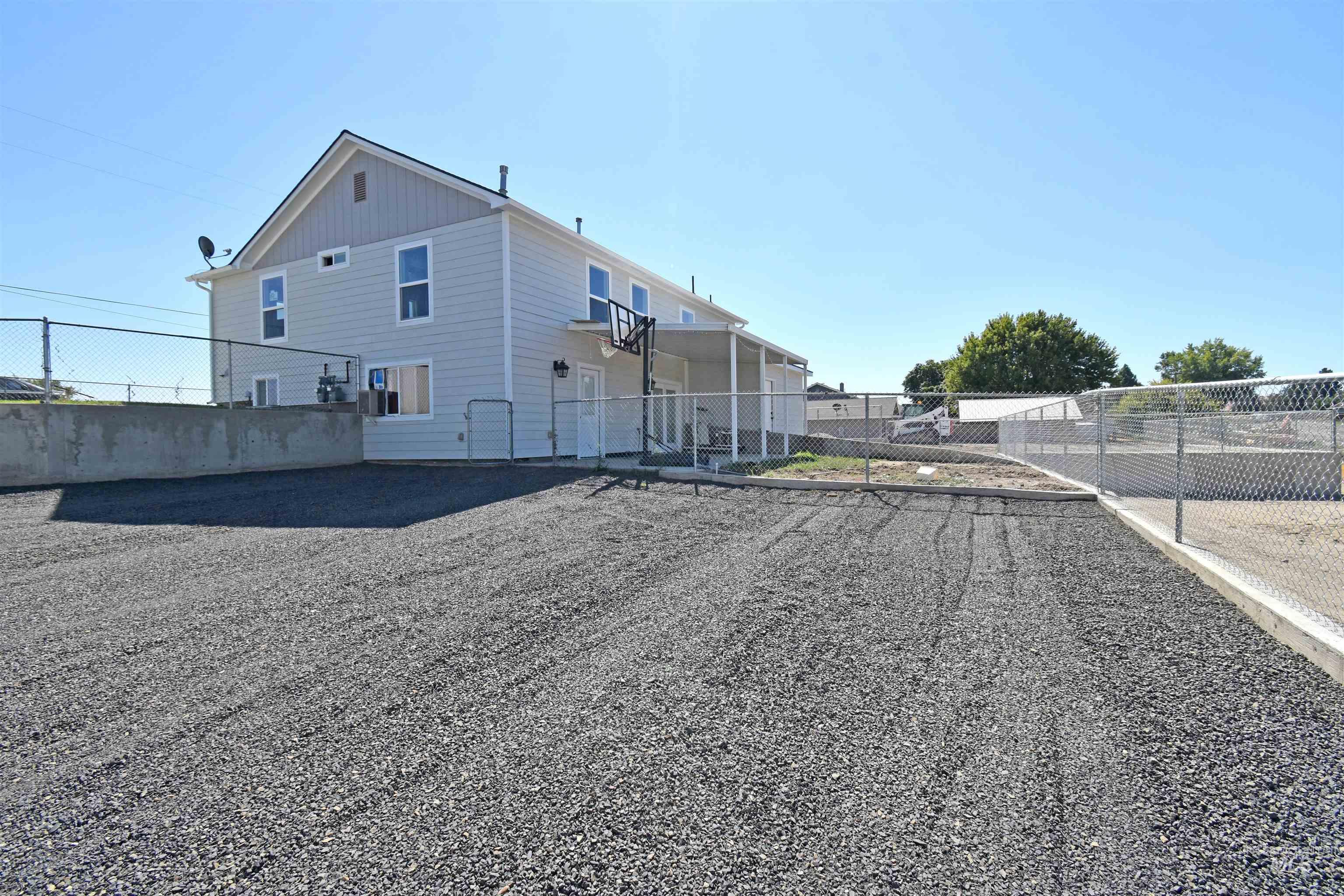 2342-2344 19th Street, Clarkston, Washington 99403, 2 Bedrooms, 1 Bathroom, Residential Income For Sale, Price $400,000, 98922616