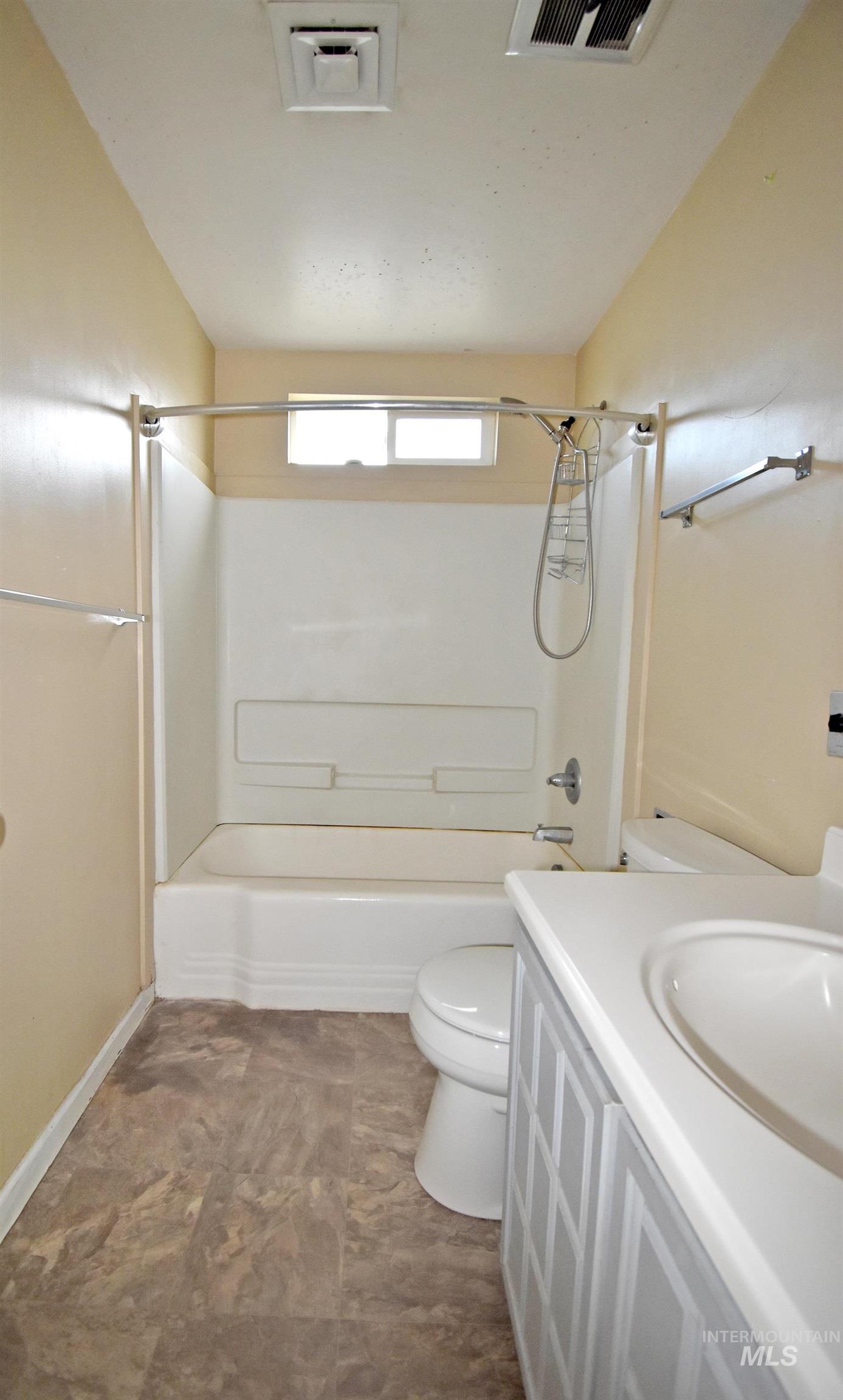 2342-2344 19th Street, Clarkston, Washington 99403, 2 Bedrooms, 1 Bathroom, Residential Income For Sale, Price $389,000, 98922616