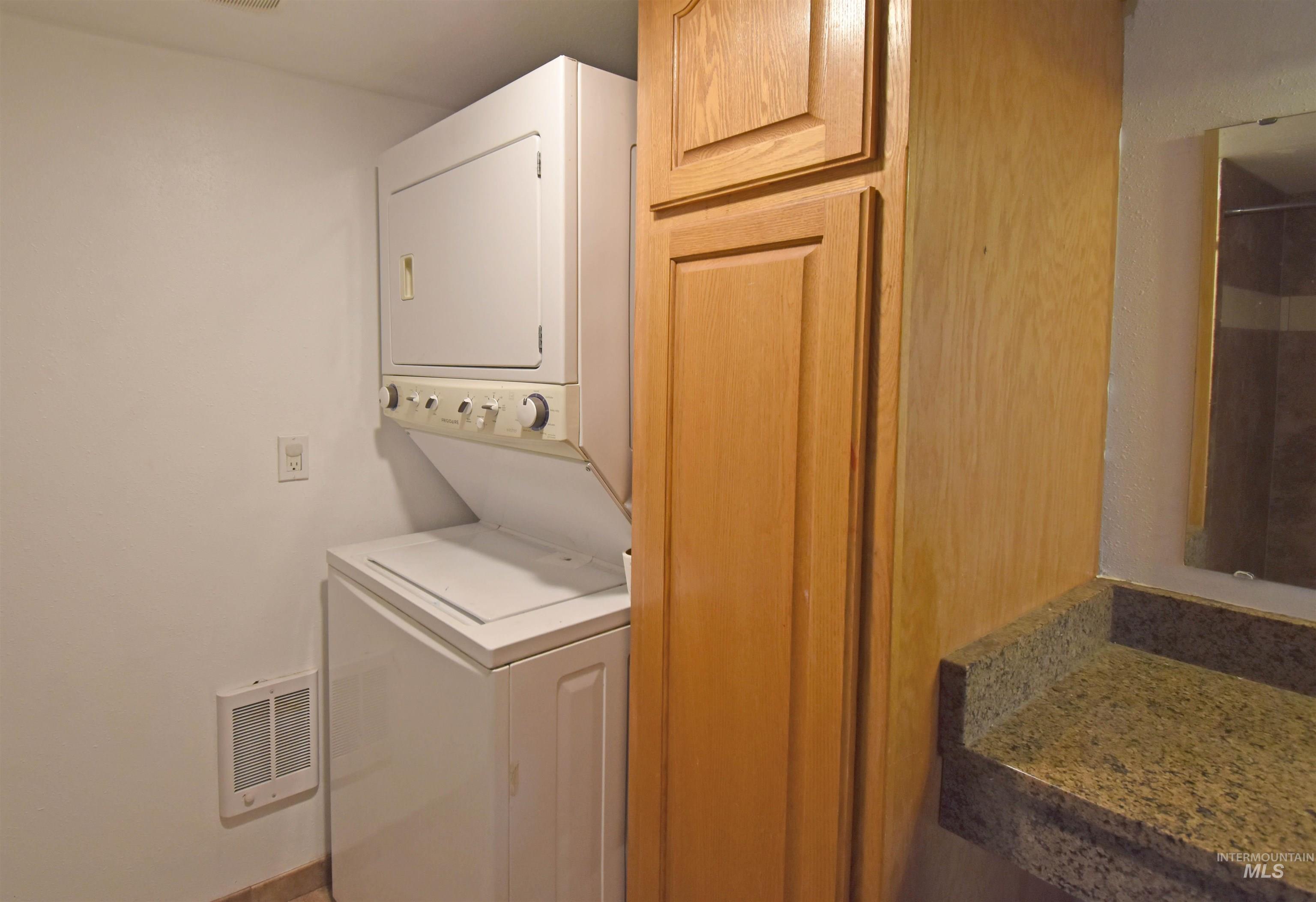 2342-2344 19th Street, Clarkston, Washington 99403, 2 Bedrooms, 1 Bathroom, Residential Income For Sale, Price $400,000, 98922616