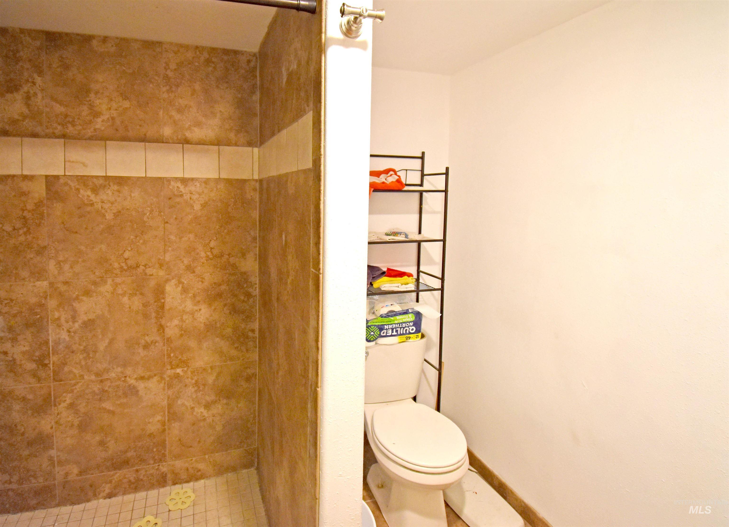 2342-2344 19th Street, Clarkston, Washington 99403, 2 Bedrooms, 1 Bathroom, Residential Income For Sale, Price $400,000, 98922616