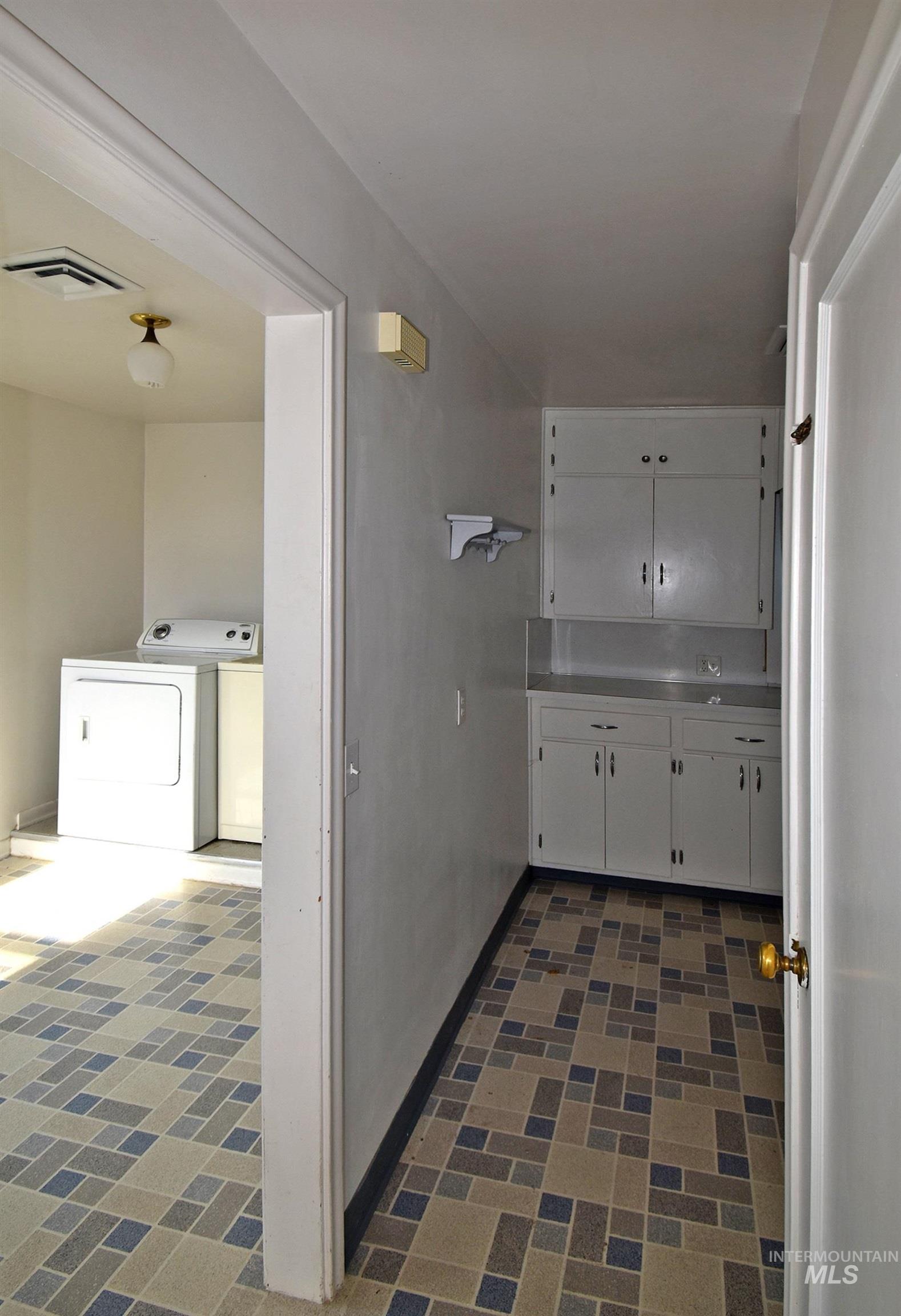 2342-2344 19th Street, Clarkston, Washington 99403, 2 Bedrooms, 1 Bathroom, Residential Income For Sale, Price $389,000, 98922616