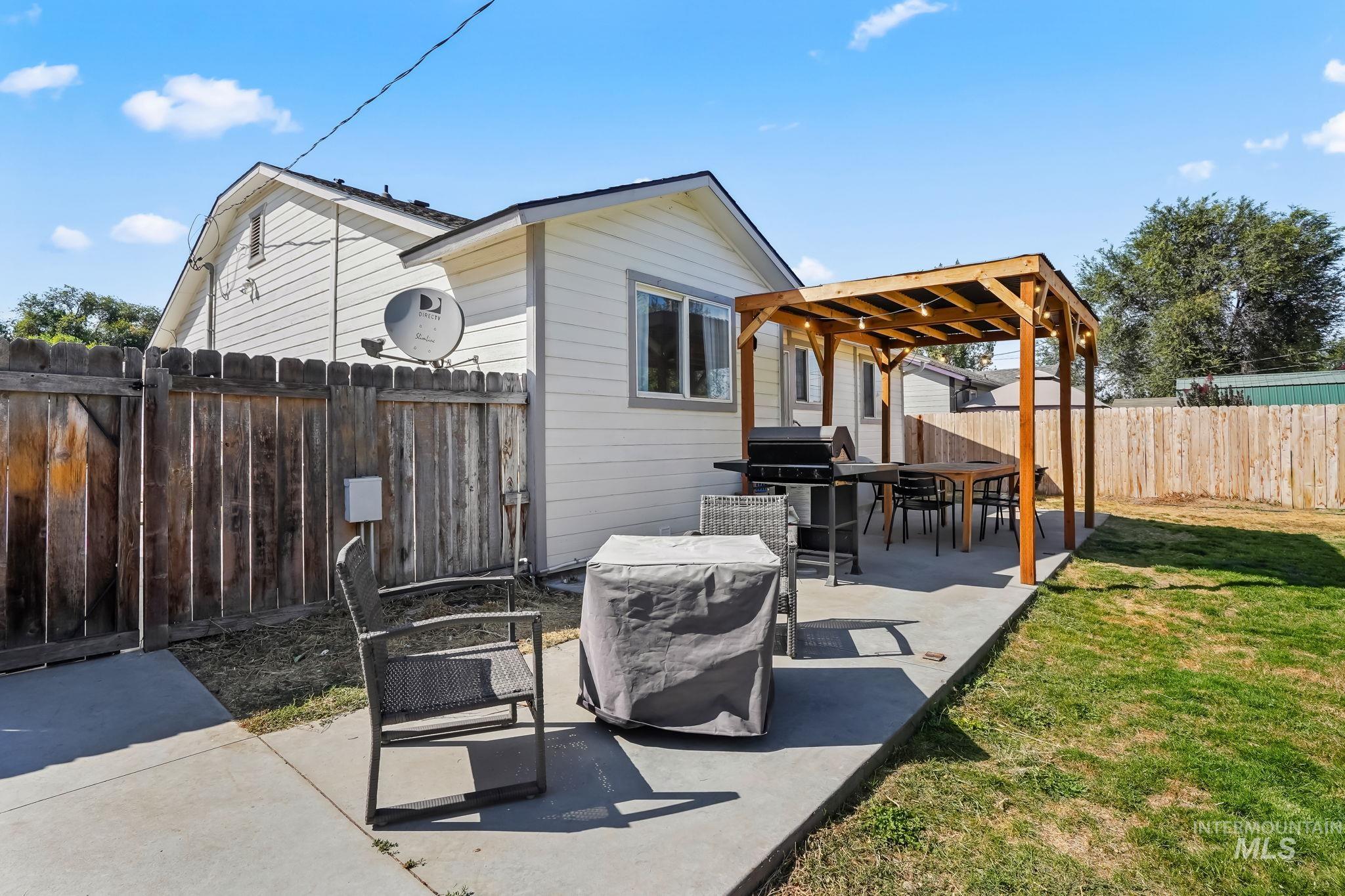 1420 S Holly ST, Nampa, Idaho 83686-7458, 3 Bedrooms, 2 Bathrooms, Residential For Sale, Price $314,990,MLS 98922628