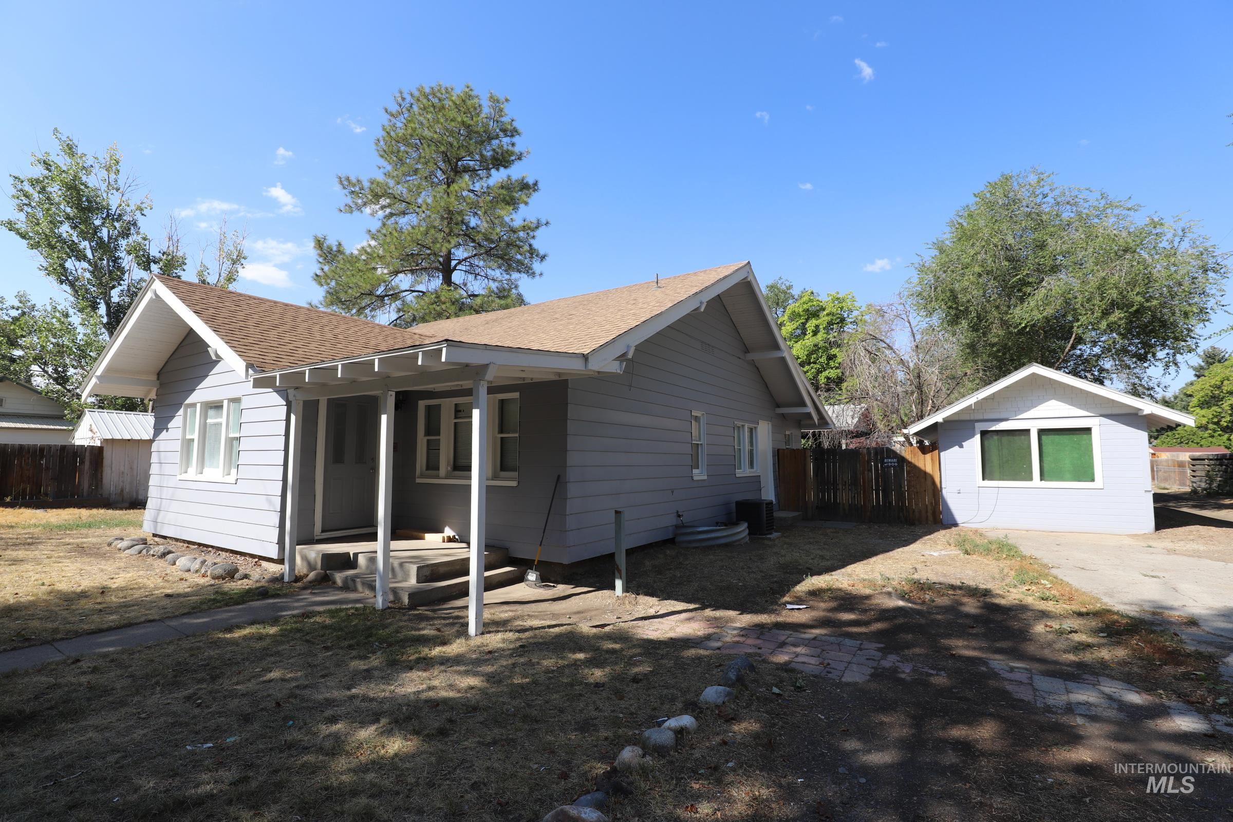 927 Elm Street, Twin Falls, Idaho 83301, 3 Bedrooms, 2 Bathrooms, Residential For Sale, Price $279,900,MLS 98922696