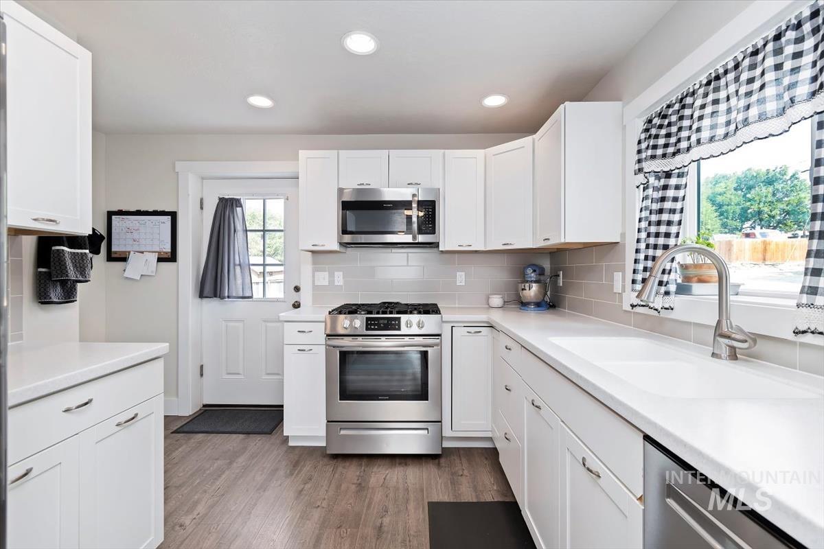 205 N Owyhee St, Glenns Ferry, Idaho 83623-2410, 2 Bedrooms, 1 Bathroom, Residential Income For Sale, Price $309,000, 98922780