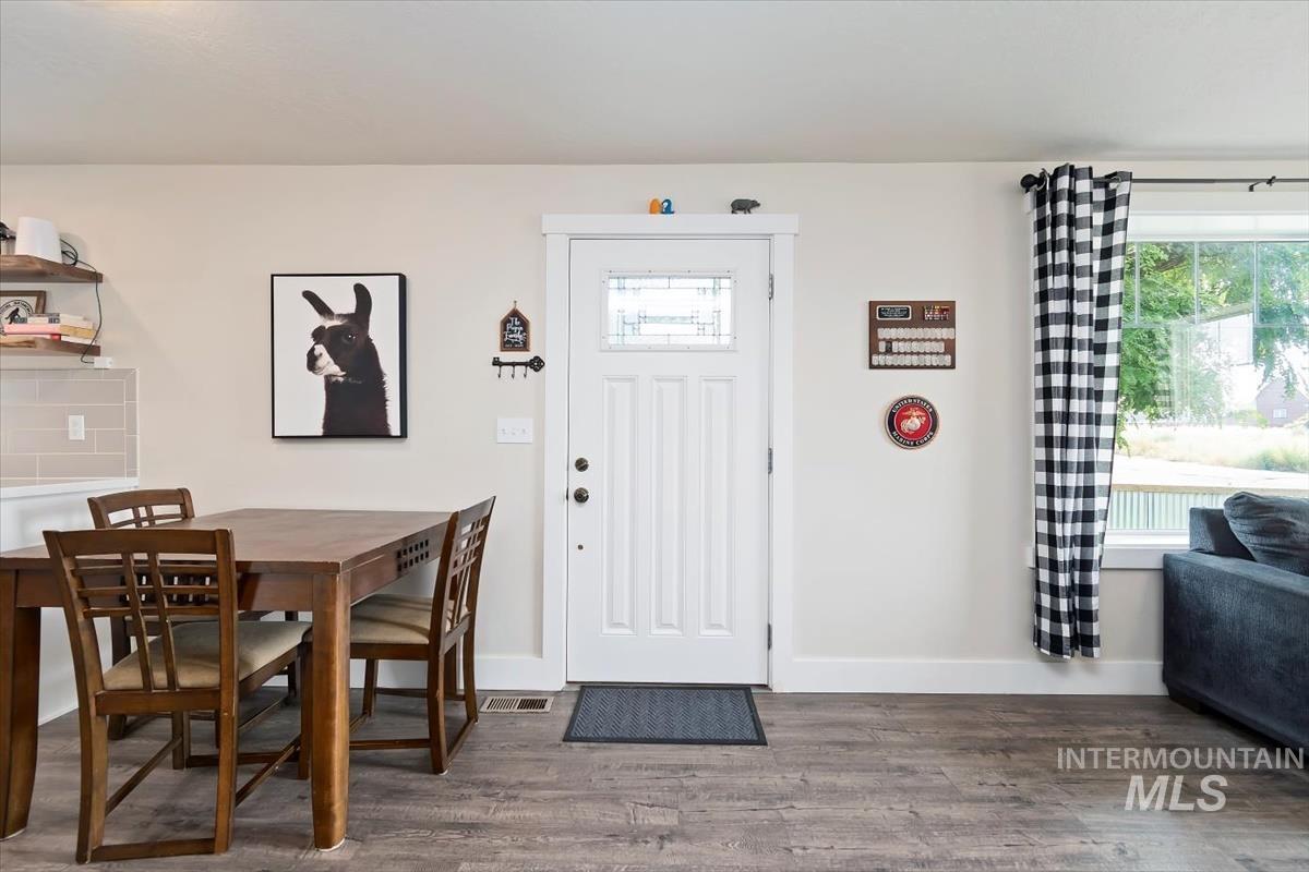 205 N Owyhee St, Glenns Ferry, Idaho 83623-2410, 2 Bedrooms, 1 Bathroom, Residential Income For Sale, Price $309,000, 98922780