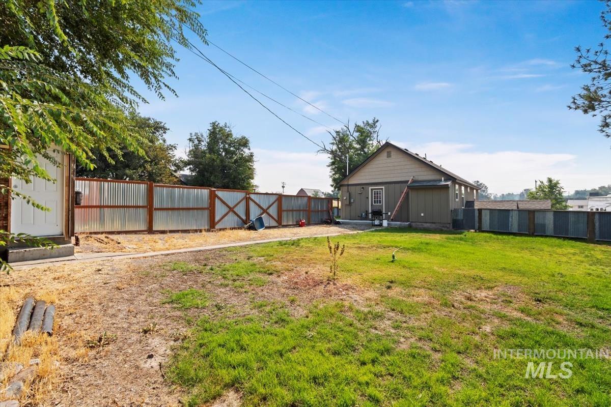 205 N Owyhee St, Glenns Ferry, Idaho 83623-2410, 2 Bedrooms, 1 Bathroom, Residential Income For Sale, Price $309,000, 98922780