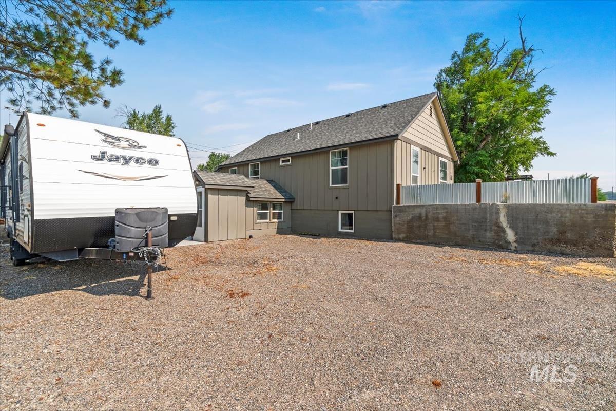 205 N Owyhee St, Glenns Ferry, Idaho 83623-2410, 2 Bedrooms, 1 Bathroom, Residential Income For Sale, Price $309,000, 98922780