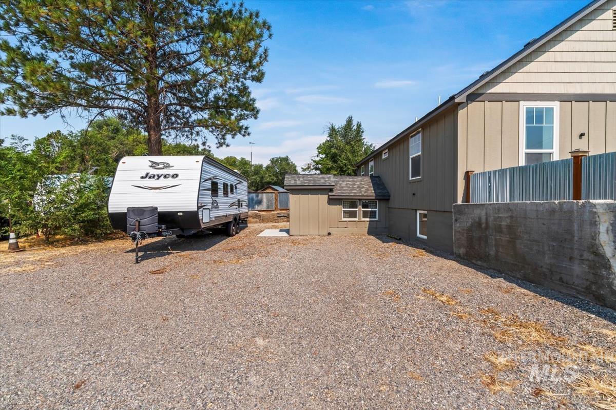 205 N Owyhee St, Glenns Ferry, Idaho 83623-2410, 2 Bedrooms, 1 Bathroom, Residential Income For Sale, Price $309,000, 98922780
