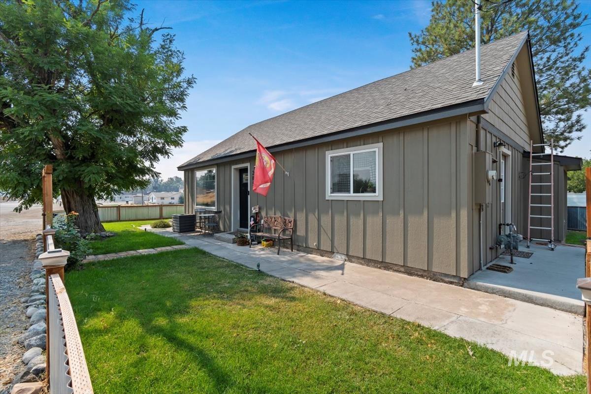 205 N Owyhee St, Glenns Ferry, Idaho 83623-2410, 2 Bedrooms, 1 Bathroom, Residential Income For Sale, Price $309,000, 98922780