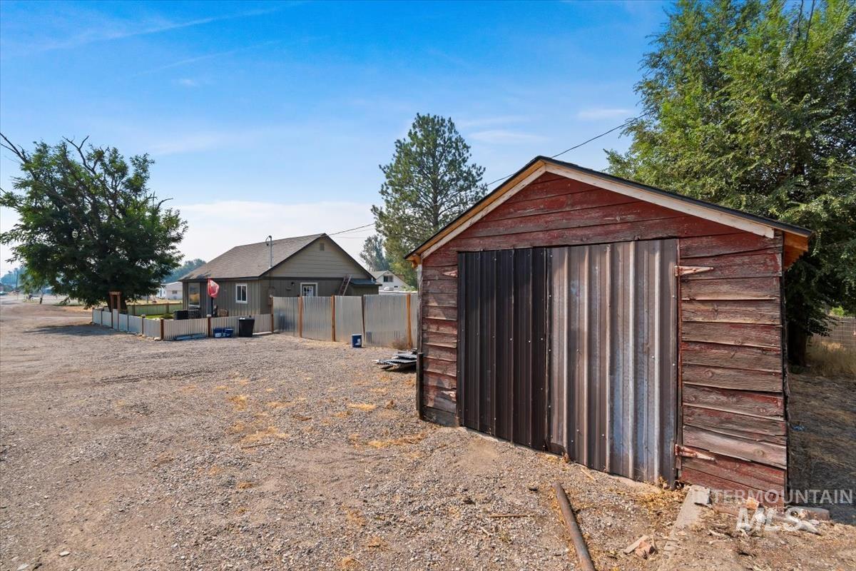 205 N Owyhee St, Glenns Ferry, Idaho 83623-2410, 2 Bedrooms, 1 Bathroom, Residential Income For Sale, Price $309,000, 98922780