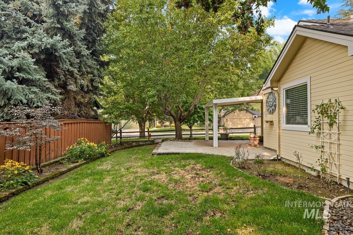 5560 S Cliffsedge Ave, Boise, Idaho 83716, 3 Bedrooms, 2 Bathrooms, Residential For Sale, Price $650,000,MLS 98922803