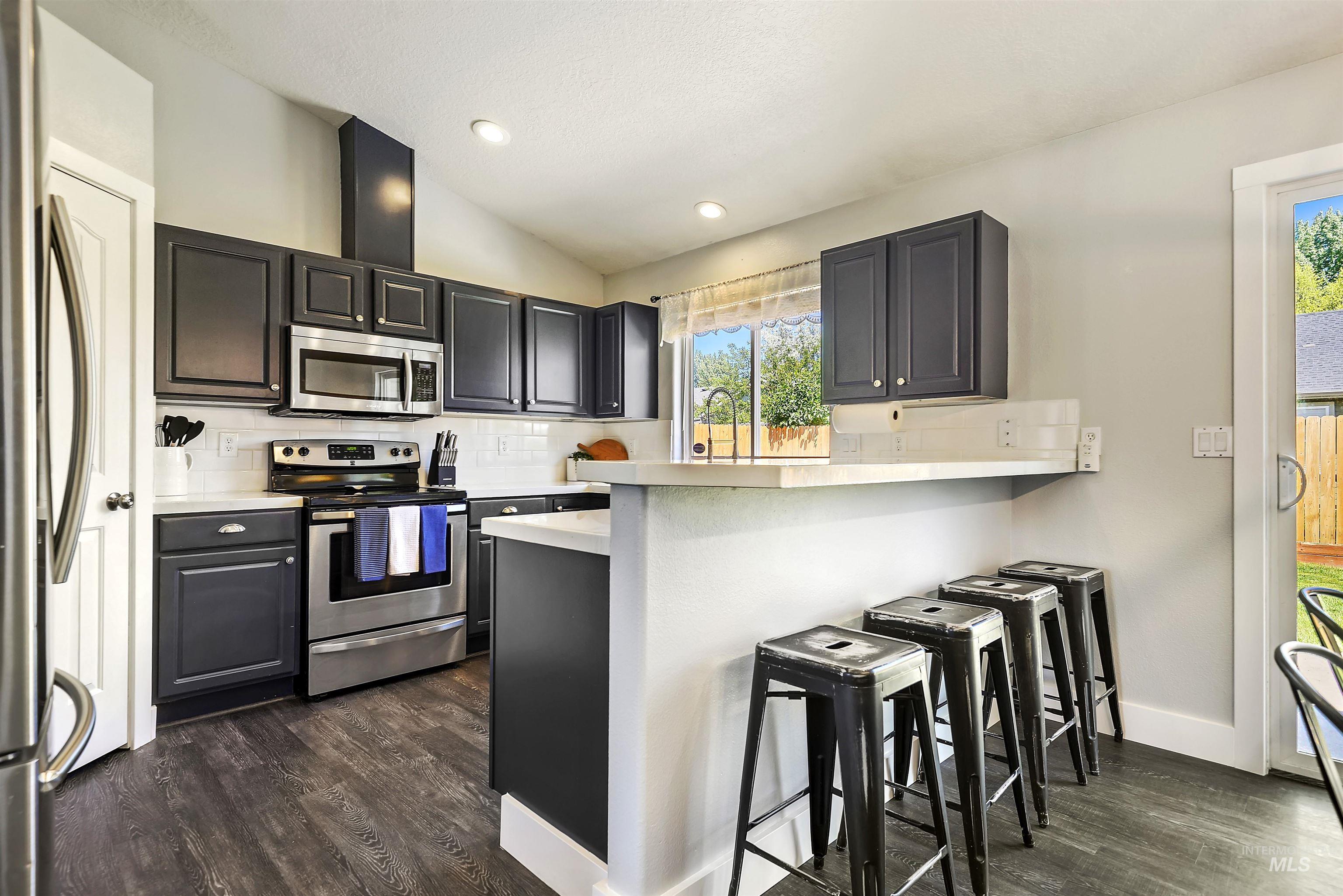 10530 W Capella St, Star, Idaho 83669, 3 Bedrooms, 2 Bathrooms, Residential Income For Sale, Price $474,900, 98922809