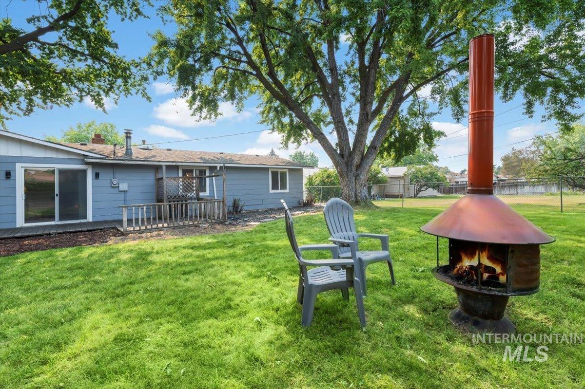 6054 W Grandview Dr, Boise, Idaho 83709-3119, 3 Bedrooms, 2 Bathrooms, Residential For Sale, Price $400,000,MLS 98922829