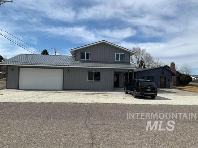 405 2nd St, Rupert, Idaho 83350-1916, 2 Bedrooms, 1 Bathroom, Residential Income For Sale, Price $790,000, 98922837