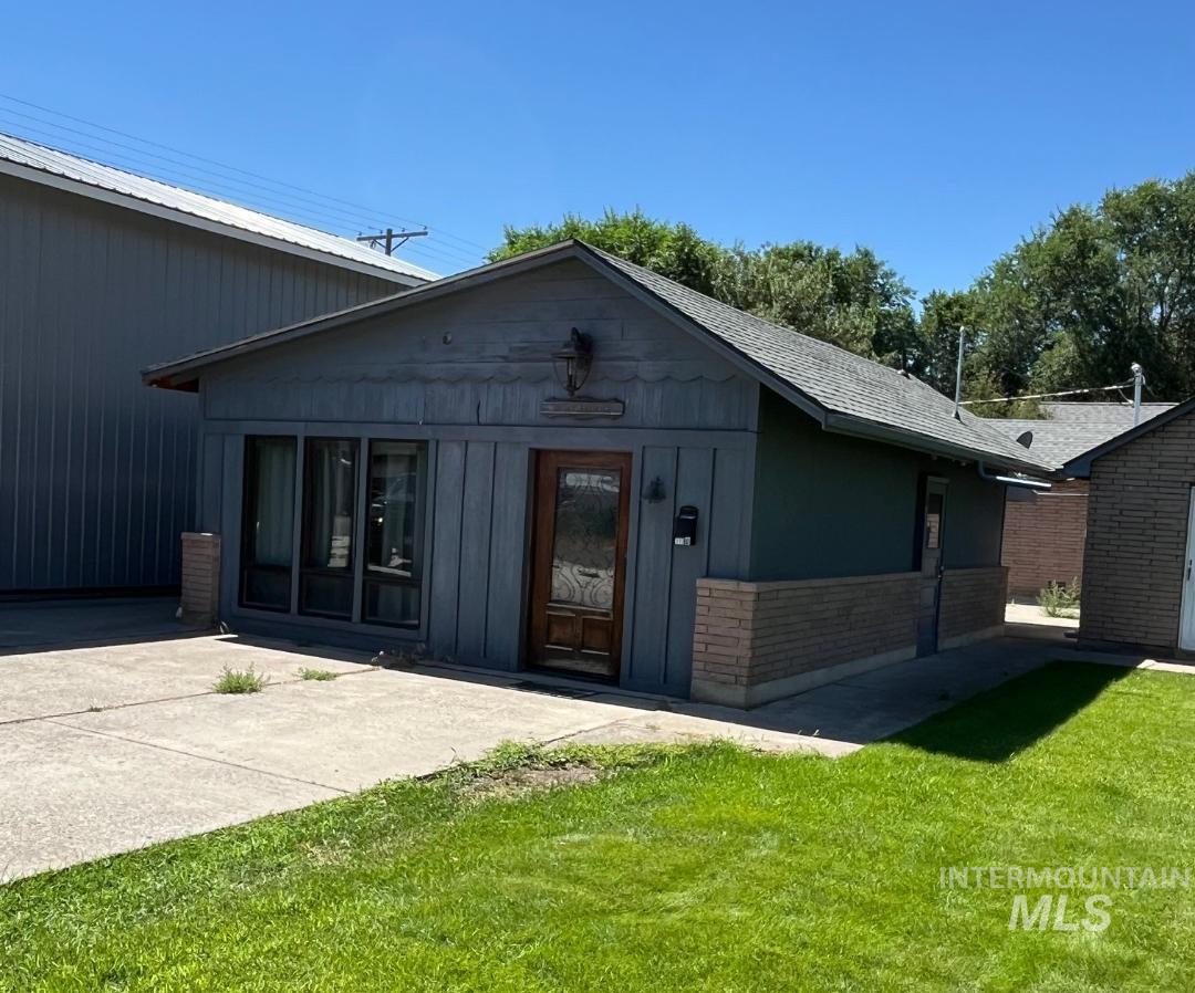 405 2nd St, Rupert, Idaho 83350-1916, 2 Bedrooms, 1 Bathroom, Residential Income For Sale, Price $790,000, 98922837