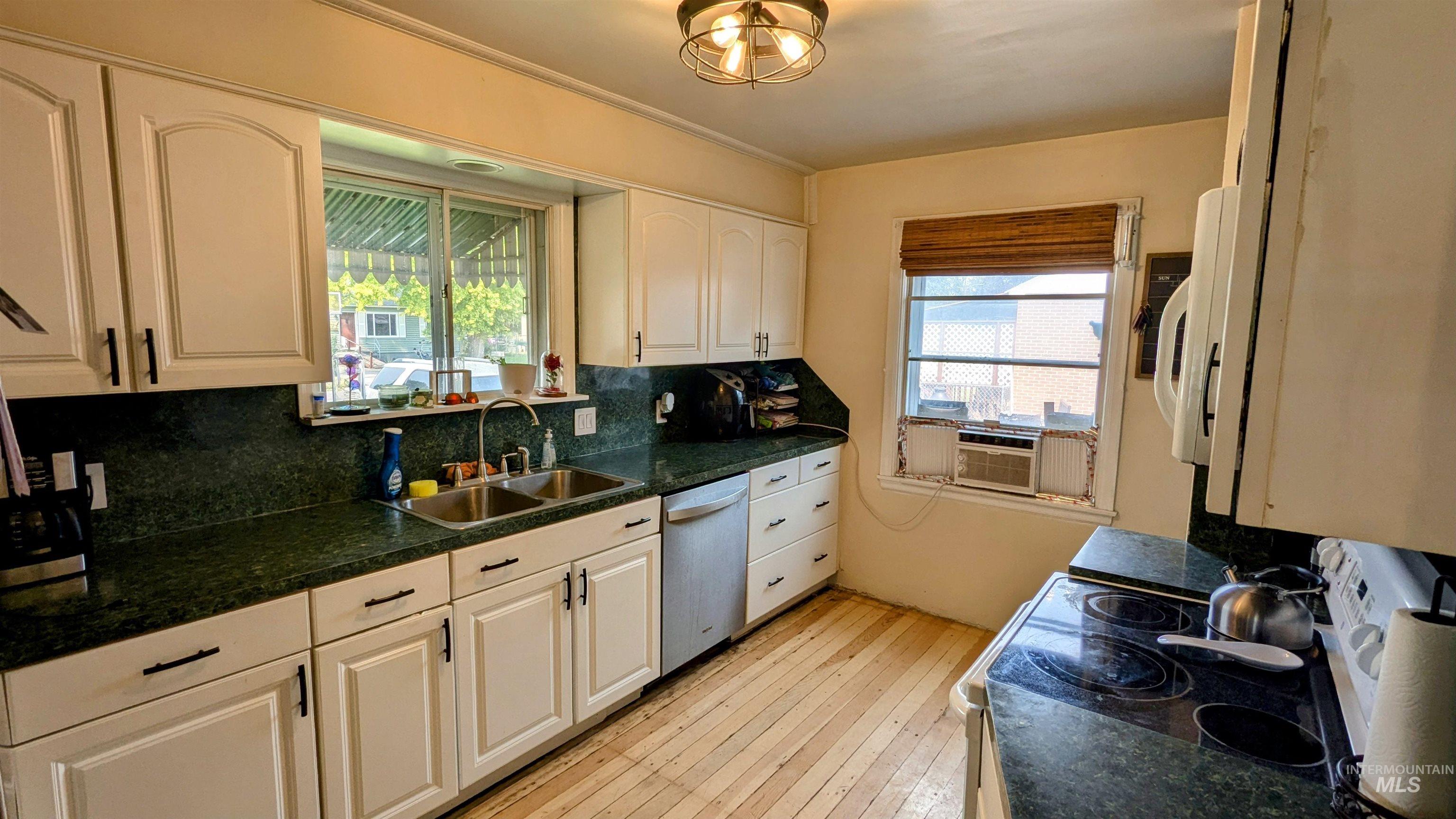 970 Brennan Ave, Pocatello, Idaho 83201, 4 Bedrooms, 2 Bathrooms, Residential Income For Sale, Price $289,000, 98922922