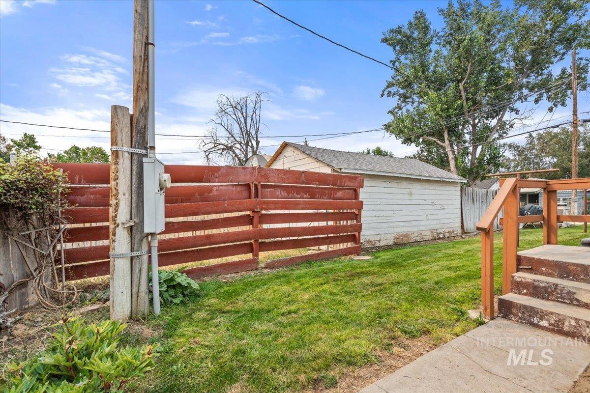 1015 E Dewey Avenue, Nampa, Idaho 83686, 3 Bedrooms, 2 Bathrooms, Residential For Sale, Price $265,000,MLS 98922928