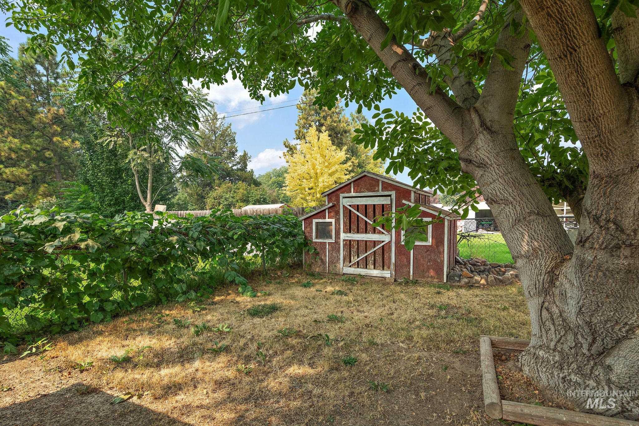 2216 S Montana Avenue, Caldwell, Idaho 83605, 3 Bedrooms, 1 Bathroom, Residential For Sale, Price $315,000,MLS 98922981