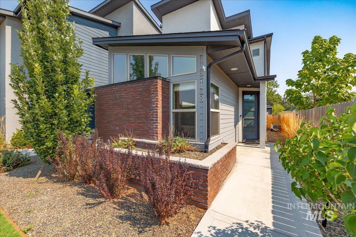 2138 S Longmont Ave, Boise, Idaho 83706, 3 Bedrooms, 3 Bathrooms, Residential For Sale, Price $599,900,MLS 98923048