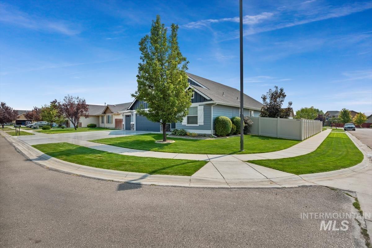 11291 W Cheshire Ct, Nampa, Idaho 83651, 3 Bedrooms, 2 Bathrooms, Residential For Sale, Price $465,000,MLS 98923063