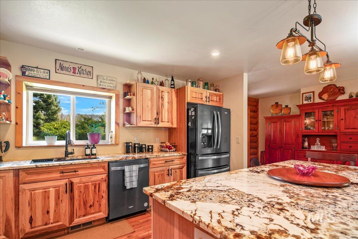 6856 Highway 55, Horseshoe Bend, Idaho 83629, 3 Bedrooms, 3 Bathrooms, Residential For Sale, Price $1,498,000, 98923100