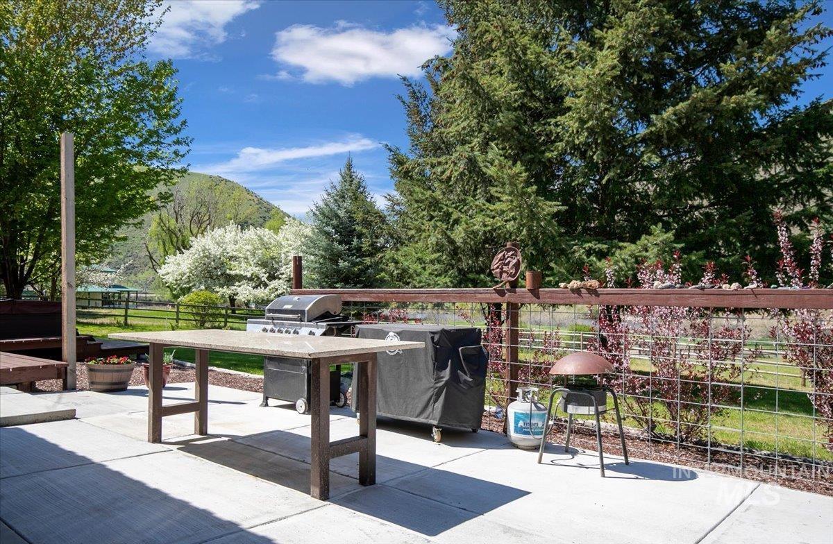 6856 Highway 55, Horseshoe Bend, Idaho 83629, 3 Bedrooms, 3 Bathrooms, Residential For Sale, Price $1,498,000, 98923100