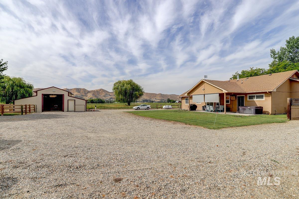 2519 Foxfire Ln, Emmett, Idaho 83617, 3 Bedrooms, 2 Bathrooms, Residential For Sale, Price $769,900,MLS 98923127