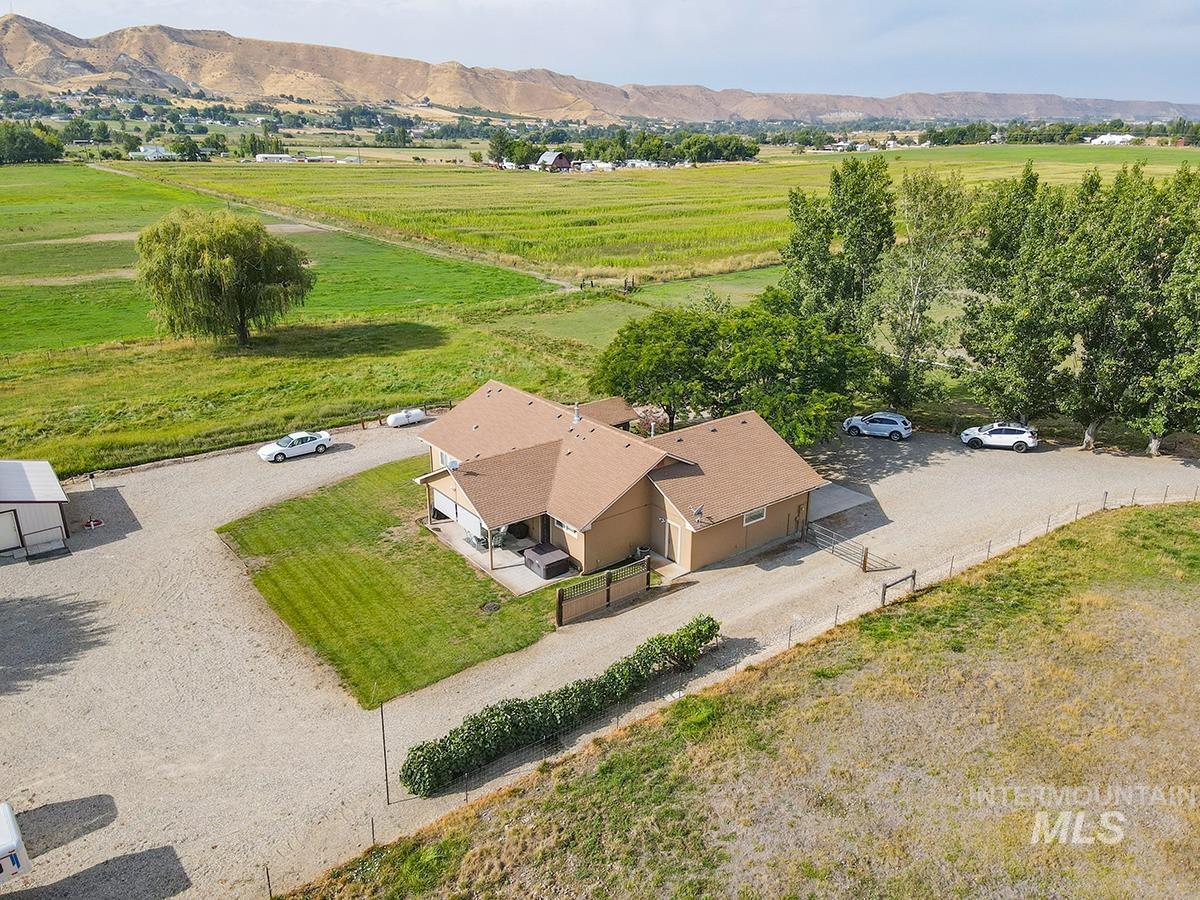 2519 Foxfire Ln, Emmett, Idaho 83617, 3 Bedrooms, 2 Bathrooms, Residential For Sale, Price $769,900,MLS 98923127