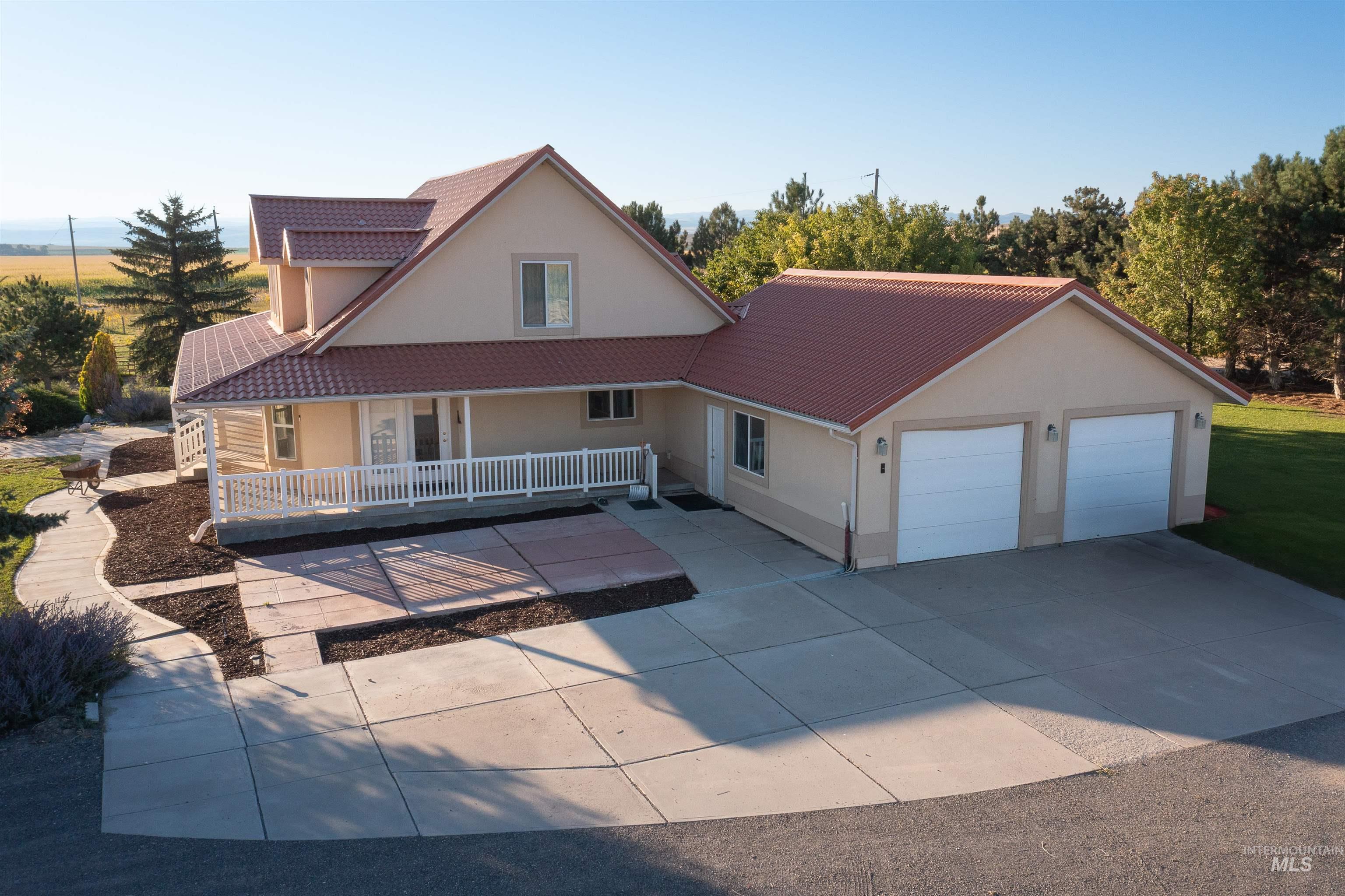 3139 N 2900 E, Twin Falls, Idaho 83301, 3 Bedrooms, 2.5 Bathrooms, Residential For Sale, Price $749,000,MLS 98923170