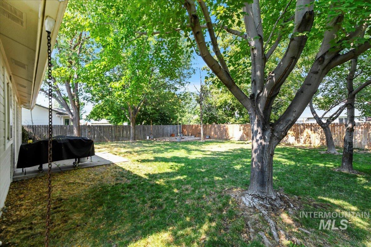 1030 W Honker Dr, Meridian, Idaho 83642, 3 Bedrooms, 2 Bathrooms, Residential For Sale, Price $385,000,MLS 98923195