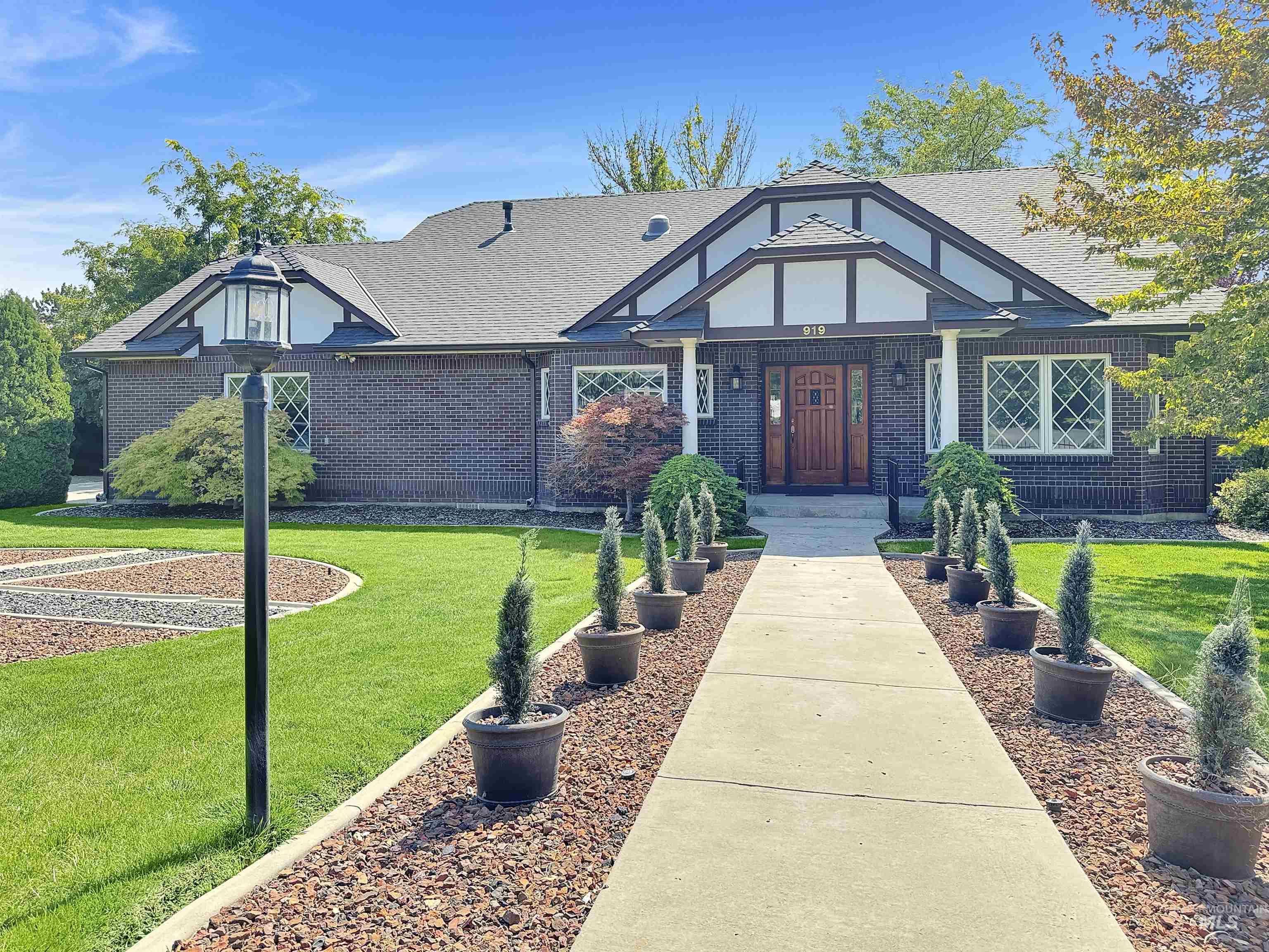 919 Sherman Way, Nampa, Idaho 83686, 3 Bedrooms, 2 Bathrooms, Residential For Sale, Price $599,990,MLS 98923205