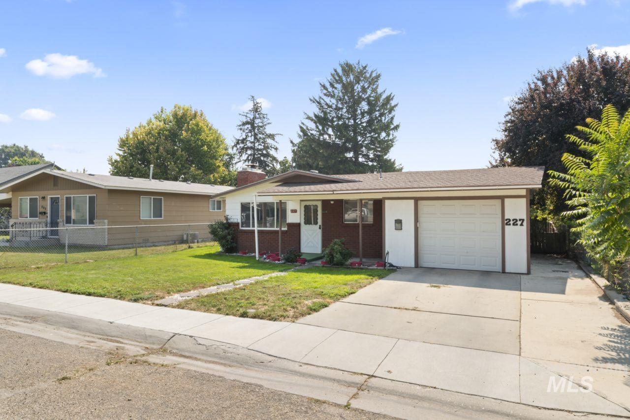 227 Blaine Ave, Nampa, Idaho 83651, 3 Bedrooms, 1 Bathroom, Residential For Sale, Price $385,000,MLS 98923208