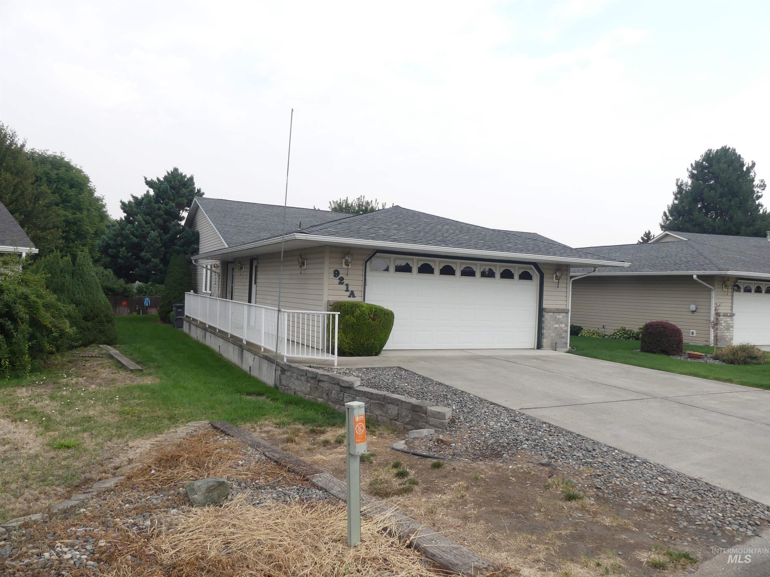 921 Hawthorne St, Lewiston, Idaho 83501, 2 Bedrooms, 2 Bathrooms, Residential For Sale, Price $335,000,MLS 98923255