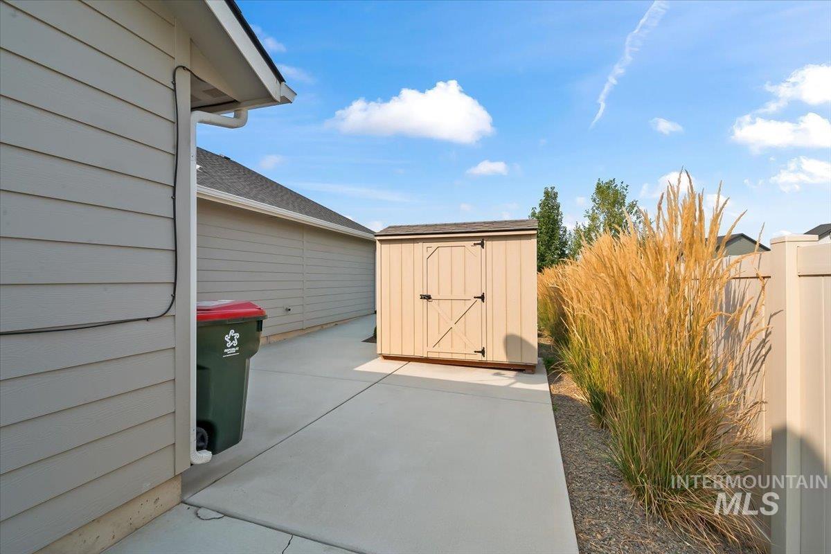 5409 N. Maplestone Ave, Meridian, Idaho 83646, 3 Bedrooms, 2 Bathrooms, Residential For Sale, Price $465,000,MLS 98923381