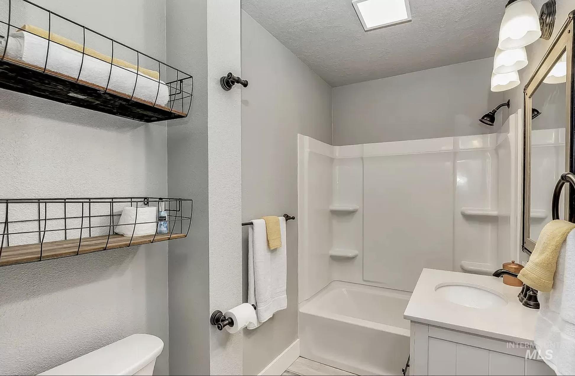 1905 W Idaho St., Boise, Idaho 83702, 2 Bedrooms, 1 Bathroom, Residential Income For Sale, Price $599,900, 98923391