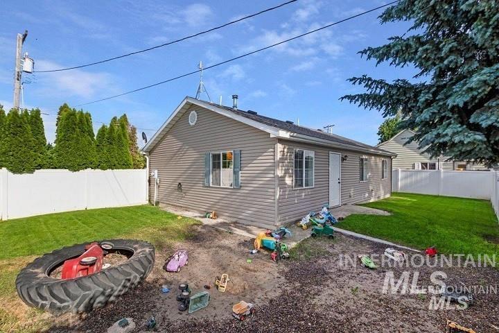 413 Main St S, Kimberly, Idaho 83341, 2 Rooms, Business/Commercial For Sale, Price $249,000, 98923447